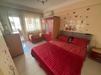 Didim Altınkum Sınırında İngiliz Aileden Tam Eşyalı Satılık 3+1 Ebeveyn Banyolu Ara Kat Daire