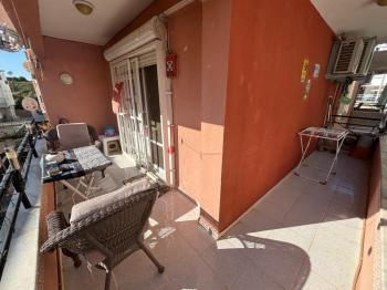 Didim Altınkum Sınırında İngiliz Aileden Tam Eşyalı Satılık 3+1 Ebeveyn Banyolu Ara Kat Daire