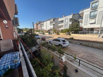 Didim Altınkum Sınırında İngiliz Aileden Tam Eşyalı Satılık 3+1 Ebeveyn Banyolu Ara Kat Daire