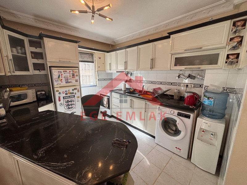 Didim Altınkum Sınırında İngiliz Aileden Tam Eşyalı Satılık 3+1 Ebeveyn Banyolu Ara Kat Daire