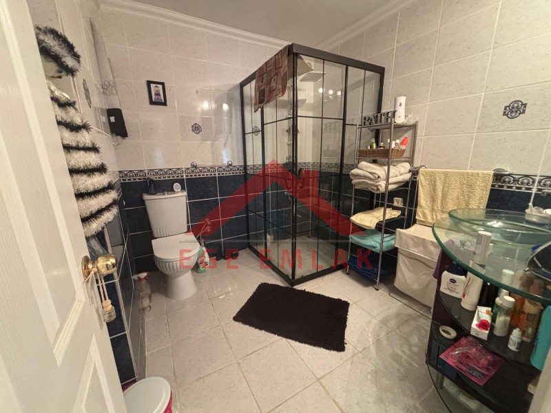 Didim Altınkum Sınırında İngiliz Aileden Tam Eşyalı Satılık 3+1 Ebeveyn Banyolu Ara Kat Daire