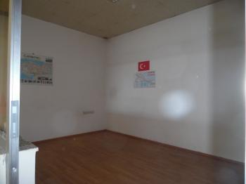ÇORLU YENİ SANAYİDE KİRALIK REKLAM DEĞERLİ 500 M2 DÜKKAN 