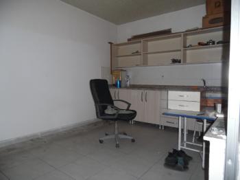 ÇORLU YENİ SANAYİDE KİRALIK REKLAM DEĞERLİ 500 M2 DÜKKAN 