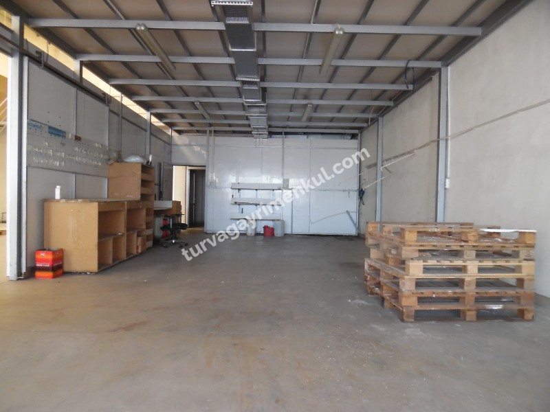 ÇORLU YENİ SANAYİDE KİRALIK REKLAM DEĞERLİ 500 M2 DÜKKAN 
