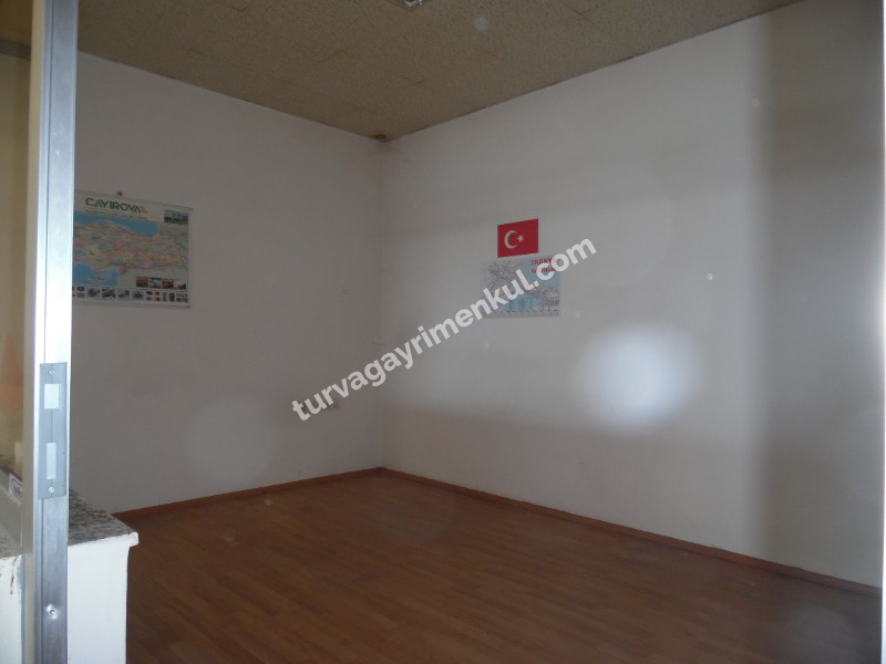 ÇORLU YENİ SANAYİDE KİRALIK REKLAM DEĞERLİ 500 M2 DÜKKAN 