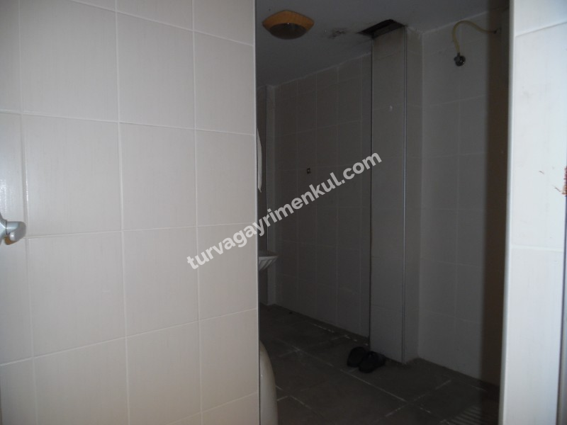 ÇORLU YENİ SANAYİDE KİRALIK REKLAM DEĞERLİ 500 M2 DÜKKAN 