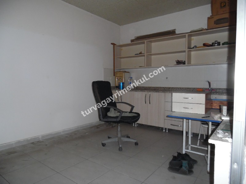 ÇORLU YENİ SANAYİDE KİRALIK REKLAM DEĞERLİ 500 M2 DÜKKAN 