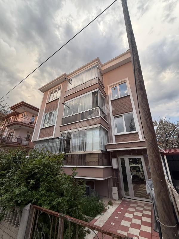AFYON ÜÇOK EMLAKTAN NAZMİ SAATÇİ MAH 2+1 82m² TEMİZ BAKIMLI SATILIK DAİRE 