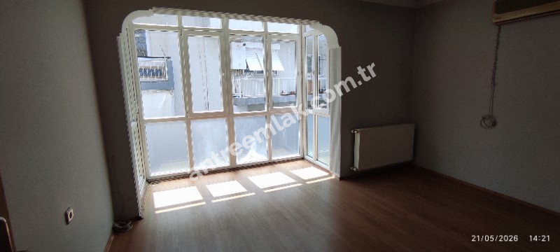 Antre Emlak'tan Kiralık Bozyaka Hastane Yanı Bahçelievler Mahallesinde 3+1,140 M2  Doğalgazlı Bakımlı Daire