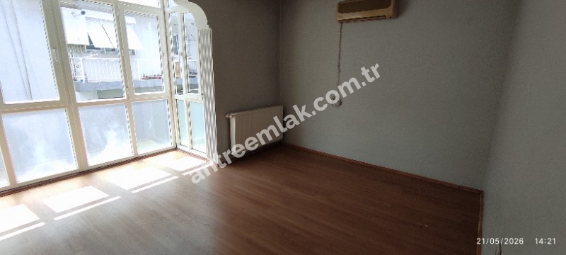 Antre Emlak'tan Kiralık Bozyaka Hastane Yanı Bahçelievler Mahallesinde 3+1,140 M2  Doğalgazlı Bakımlı Daire