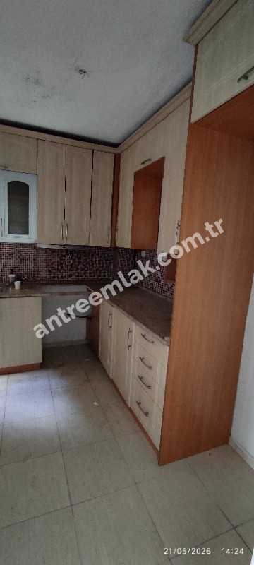Antre Emlak'tan Kiralık Bozyaka Hastane Yanı Bahçelievler Mahallesinde 3+1,140 M2  Doğalgazlı Bakımlı Daire