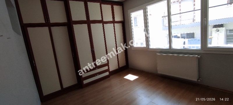 Antre Emlak'tan Kiralık Bozyaka Hastane Yanı Bahçelievler Mahallesinde 3+1,140 M2  Doğalgazlı Bakımlı Daire