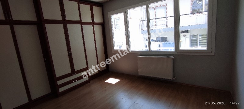 Antre Emlak'tan Kiralık Bozyaka Hastane Yanı Bahçelievler Mahallesinde 3+1,140 M2  Doğalgazlı Bakımlı Daire