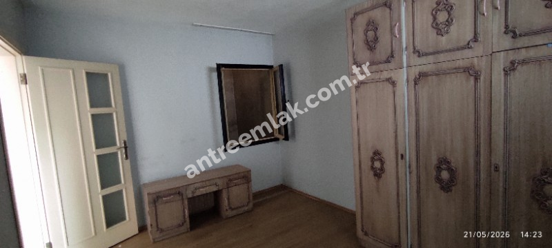 Antre Emlak'tan Kiralık Bozyaka Hastane Yanı Bahçelievler Mahallesinde 3+1,140 M2  Doğalgazlı Bakımlı Daire
