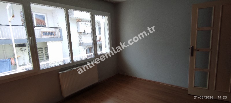 Antre Emlak'tan Kiralık Bozyaka Hastane Yanı Bahçelievler Mahallesinde 3+1,140 M2  Doğalgazlı Bakımlı Daire