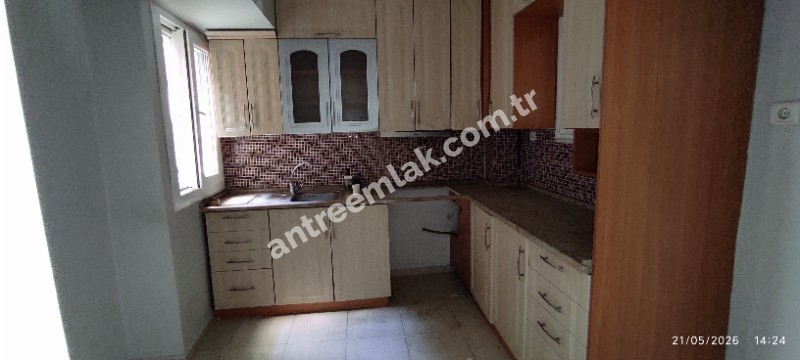 Antre Emlak'tan Kiralık Bozyaka Hastane Yanı Bahçelievler Mahallesinde 3+1,140 M2  Doğalgazlı Bakımlı Daire