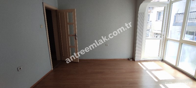 Antre Emlak'tan Kiralık Bozyaka Hastane Yanı Bahçelievler Mahallesinde 3+1,140 M2  Doğalgazlı Bakımlı Daire
