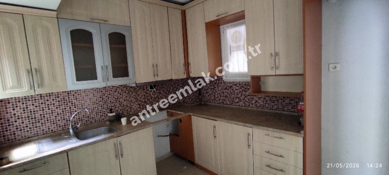 Antre Emlak'tan Kiralık Bozyaka Hastane Yanı Bahçelievler Mahallesinde 3+1,140 M2  Doğalgazlı Bakımlı Daire