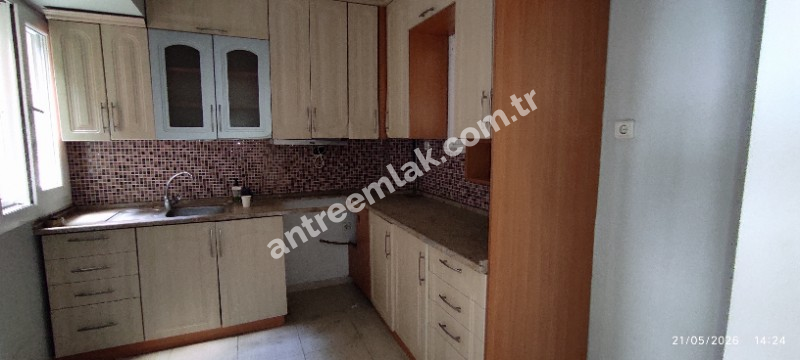 Antre Emlak'tan Kiralık Bozyaka Hastane Yanı Bahçelievler Mahallesinde 3+1,140 M2  Doğalgazlı Bakımlı Daire