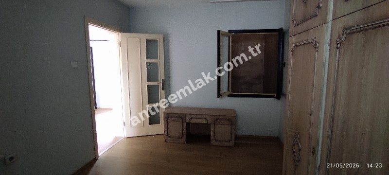 Antre Emlak'tan Kiralık Bozyaka Hastane Yanı Bahçelievler Mahallesinde 3+1,140 M2  Doğalgazlı Bakımlı Daire