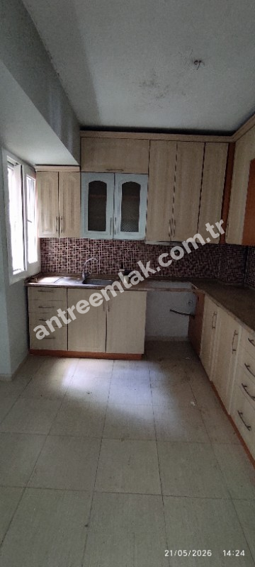 Antre Emlak'tan Kiralık Bozyaka Hastane Yanı Bahçelievler Mahallesinde 3+1,140 M2  Doğalgazlı Bakımlı Daire