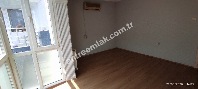 Antre Emlak'tan Kiralık Bozyaka Hastane Yanı Bahçelievler Mahallesinde 3+1,140 M2  Doğalgazlı Bakımlı Daire