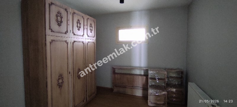 Antre Emlak'tan Kiralık Bozyaka Hastane Yanı Bahçelievler Mahallesinde 3+1,140 M2  Doğalgazlı Bakımlı Daire
