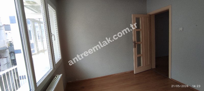 Antre Emlak'tan Kiralık Bozyaka Hastane Yanı Bahçelievler Mahallesinde 3+1,140 M2  Doğalgazlı Bakımlı Daire