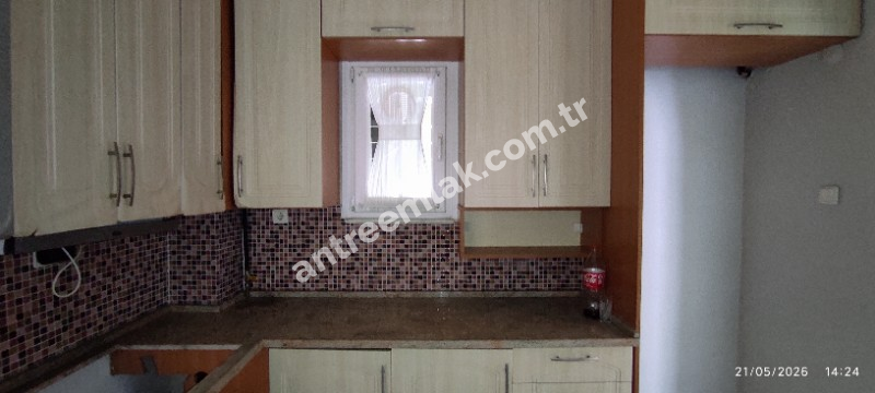 Antre Emlak'tan Kiralık Bozyaka Hastane Yanı Bahçelievler Mahallesinde 3+1,140 M2  Doğalgazlı Bakımlı Daire