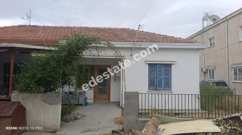 Lefkoşa Çağlayan Bölgesinde  SATILIK  Türk Malı  3+1  Bahçeli  Müstakil  Ev