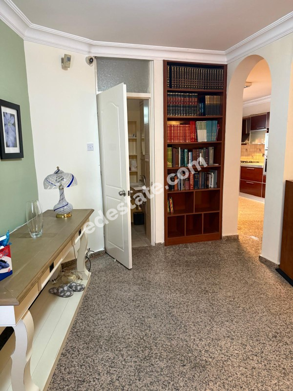 Lefkoşa Kumsal Bölgesinde Ticari İzinli Zemin Kat KİRALIK Daire