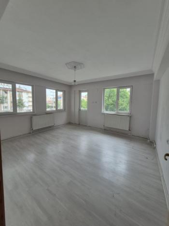 AFYON ÜÇOK EMLAKTAN KOCATEPE MAH 3+1 1155M² TEMİZ BAKIMMLI KİRALIK DAİRE 