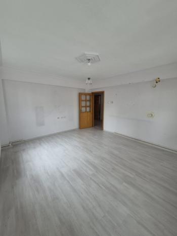 AFYON ÜÇOK EMLAKTAN KOCATEPE MAH 3+1 1155M² TEMİZ BAKIMMLI KİRALIK DAİRE 