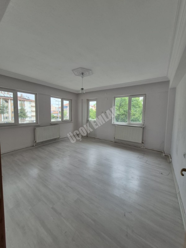 AFYON ÜÇOK EMLAKTAN KOCATEPE MAH 3+1 1155M² TEMİZ BAKIMMLI KİRALIK DAİRE 