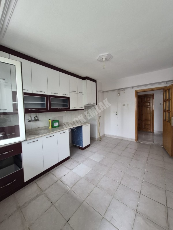 AFYON ÜÇOK EMLAKTAN KOCATEPE MAH 3+1 1155M² TEMİZ BAKIMMLI KİRALIK DAİRE 