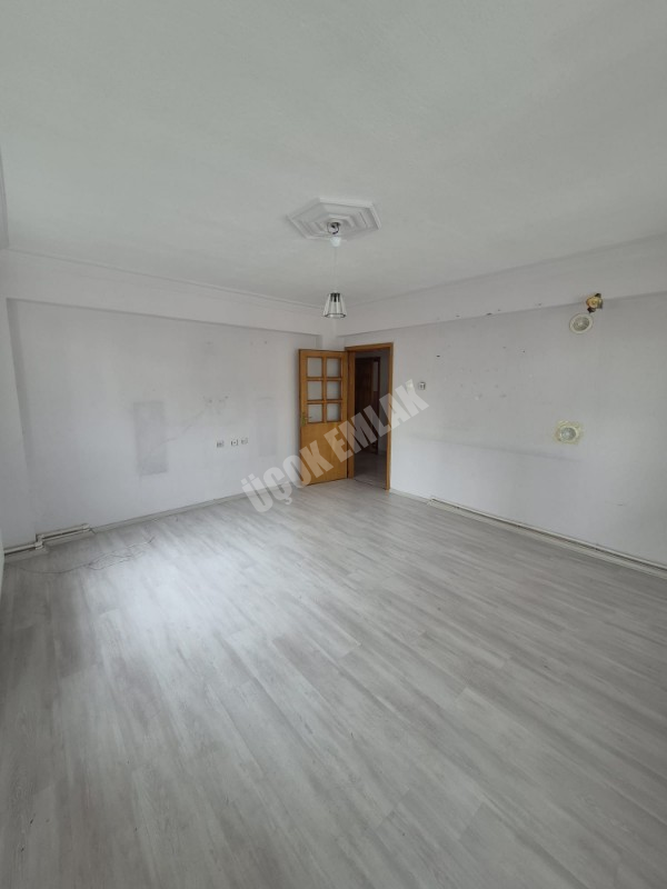 AFYON ÜÇOK EMLAKTAN KOCATEPE MAH 3+1 1155M² TEMİZ BAKIMMLI KİRALIK DAİRE 
