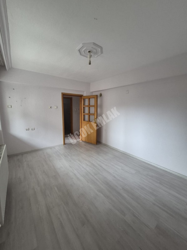 AFYON ÜÇOK EMLAKTAN KOCATEPE MAH 3+1 1155M² TEMİZ BAKIMMLI KİRALIK DAİRE 