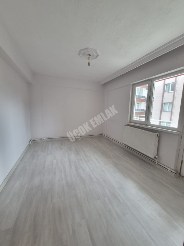AFYON ÜÇOK EMLAKTAN KOCATEPE MAH 3+1 1155M² TEMİZ BAKIMMLI KİRALIK DAİRE 