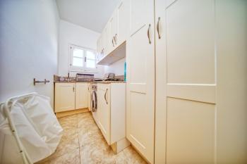 Girne Karşıyaka'da Kiralık Geniş Bahçeli ve Özel Havuzlu 4+1 Villa