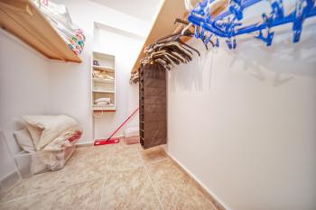 Girne Karşıyaka'da Kiralık Geniş Bahçeli ve Özel Havuzlu 4+1 Villa