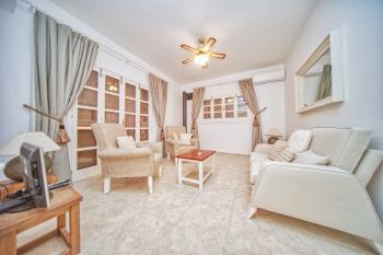Girne Karşıyaka'da Kiralık Geniş Bahçeli ve Özel Havuzlu 4+1 Villa