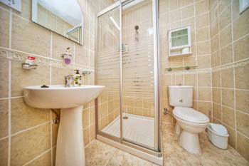 Girne Karşıyaka'da Kiralık Geniş Bahçeli ve Özel Havuzlu 4+1 Villa