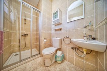 Girne Karşıyaka'da Kiralık Geniş Bahçeli ve Özel Havuzlu 4+1 Villa