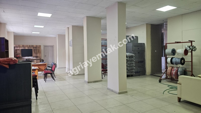 Suçatağı'nda Satılık 300m² 3 Adet Dükkan
