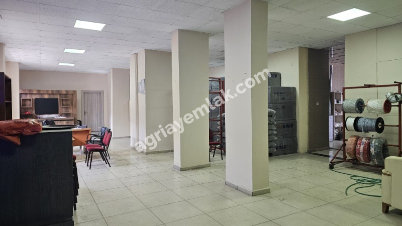 Suçatağı'nda Satılık 300m² 3 Adet Dükkan