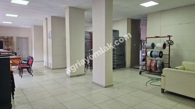 Suçatağı'nda Satılık 300m² 3 Adet Dükkan