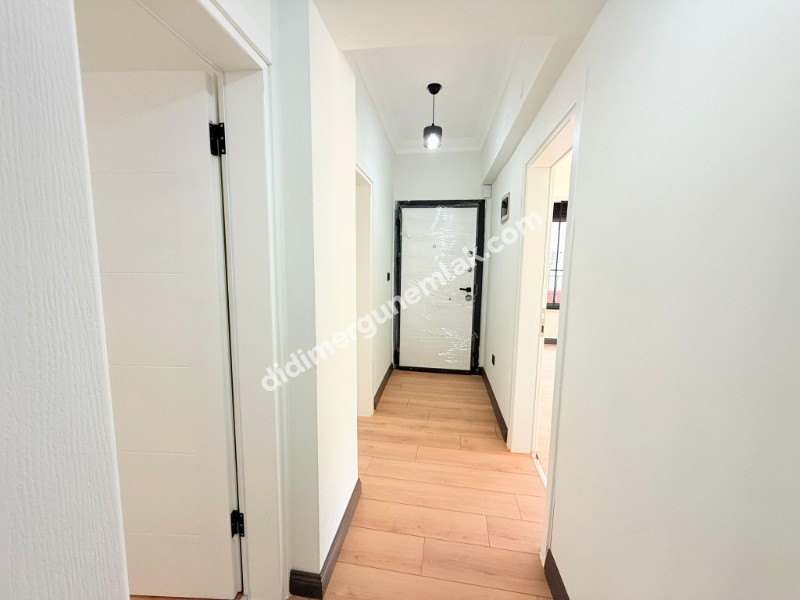 DİDİM ALTINKUM’DA DENİZE 500 METRE MESAFEDE HAVUZLU GENİŞ BALKONLU 2+1 FIRSAT DAİRE! 