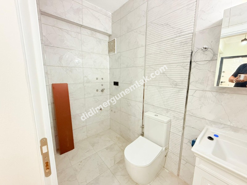 DİDİM ALTINKUM’DA DENİZE 500 METRE MESAFEDE HAVUZLU GENİŞ BALKONLU 2+1 FIRSAT DAİRE! 