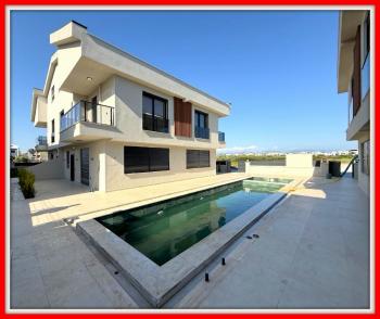 Didim Efeler Mahallesinde Site İçerisinde Satılık 3+1 Villa