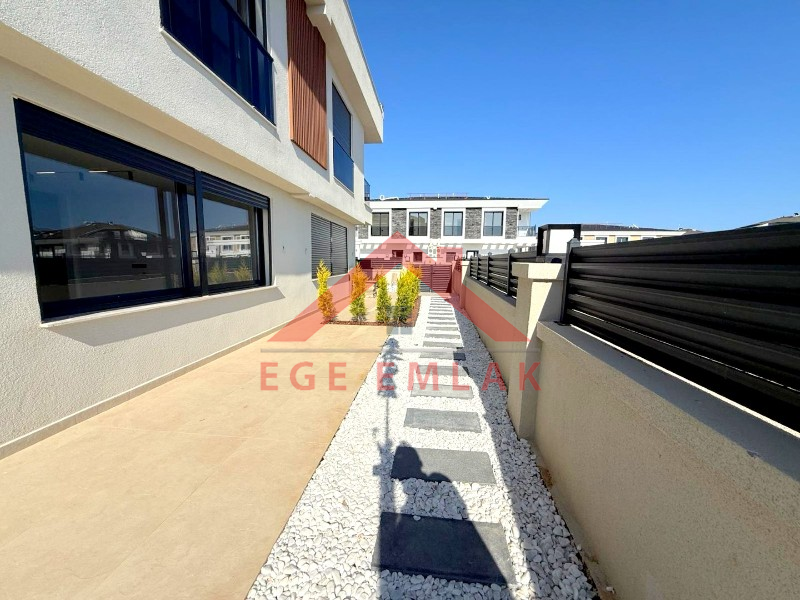 Didim Efeler Mahallesinde Site İçerisinde Satılık 3+1 Villa
